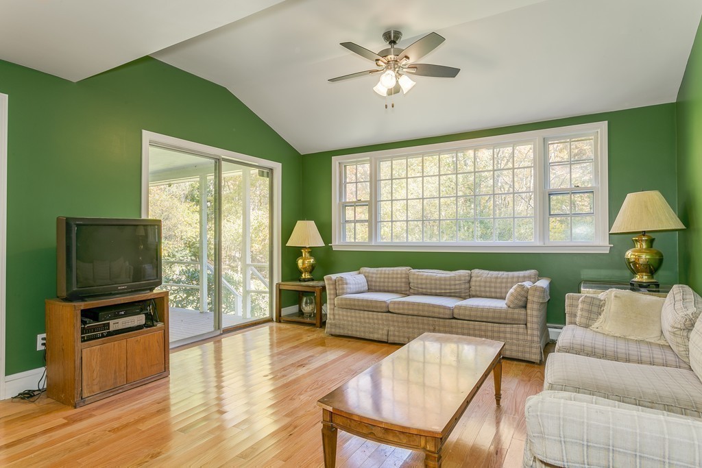125 Hickory Road Weston, MA 02493 - Photo 7 of 16