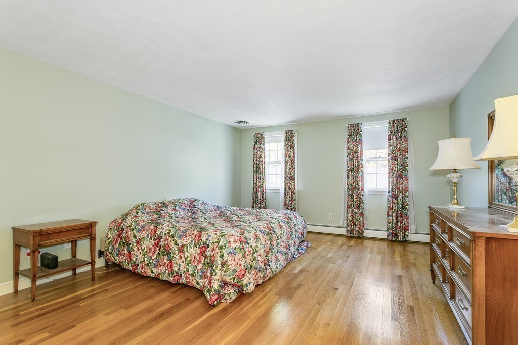 125 Hickory Road Weston, MA 02493 - Photo 8 of 16