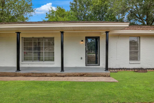 $258,000 | 290 East Smith Street, Sour Lake, TX 77659