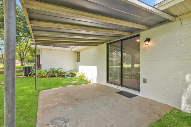 $258,000 | 290 East Smith Street, Sour Lake, TX 77659