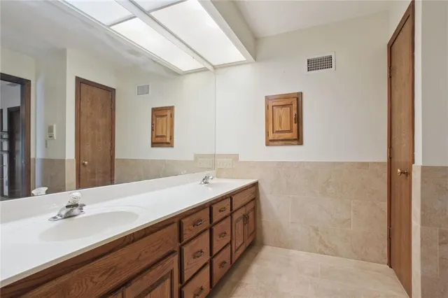 $825,000 | 4225 Scott Road, Kansas City, MO 64137