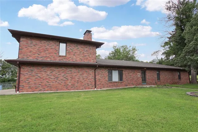 $825,000 | 4225 Scott Road, Kansas City, MO 64137