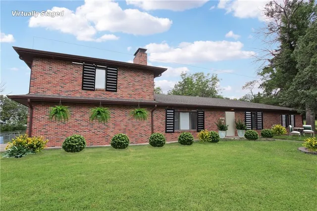 $825,000 | 4225 Scott Road, Kansas City, MO 64137