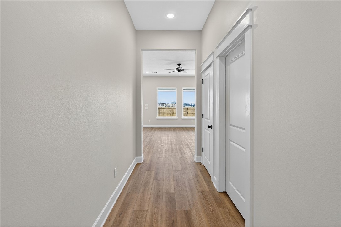 125 Turnrow Cove Snook, TX 77879 - Photo 4 of 34