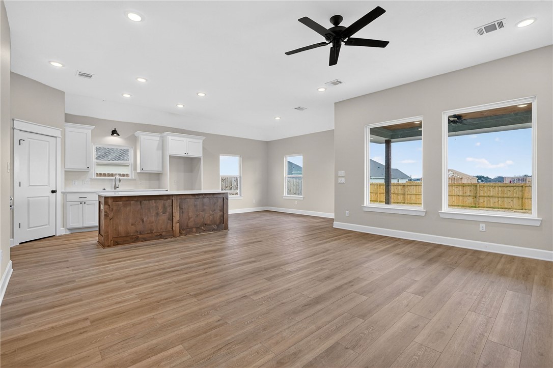 125 Turnrow Cove Snook, TX 77879 - Photo 5 of 34