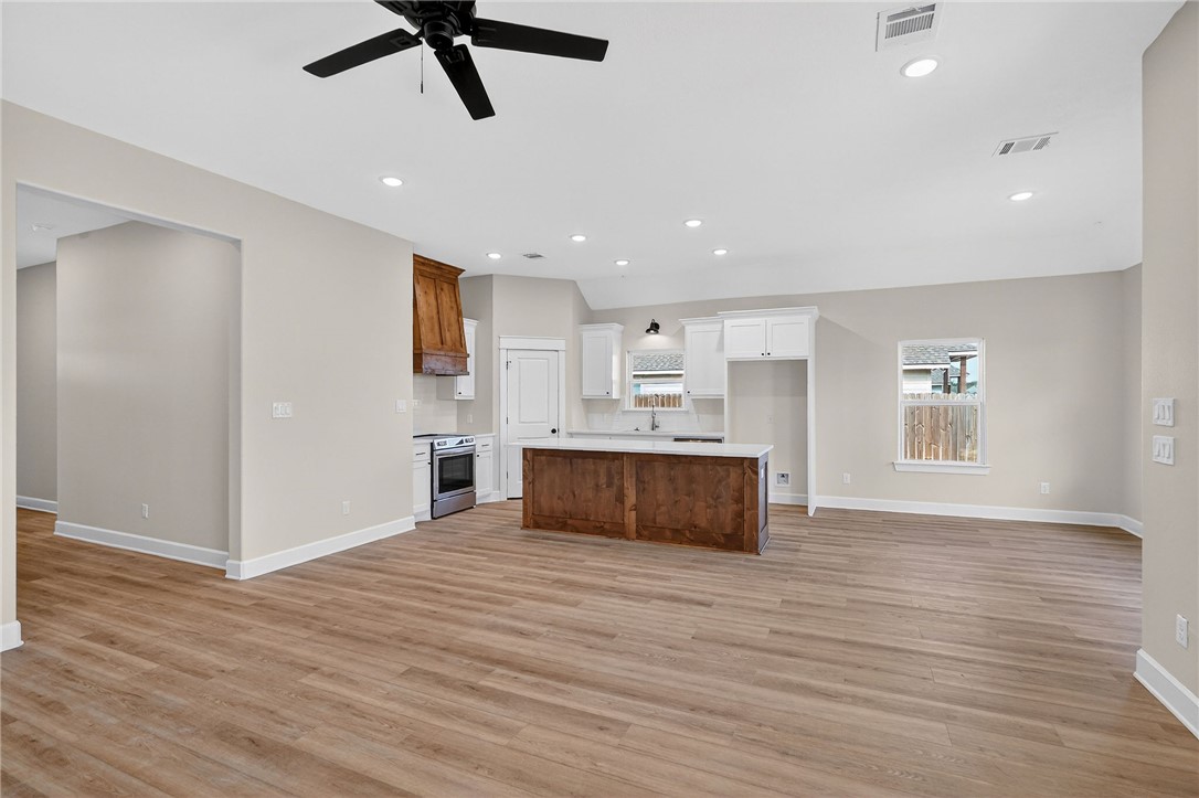 125 Turnrow Cove Snook, TX 77879 - Photo 7 of 34