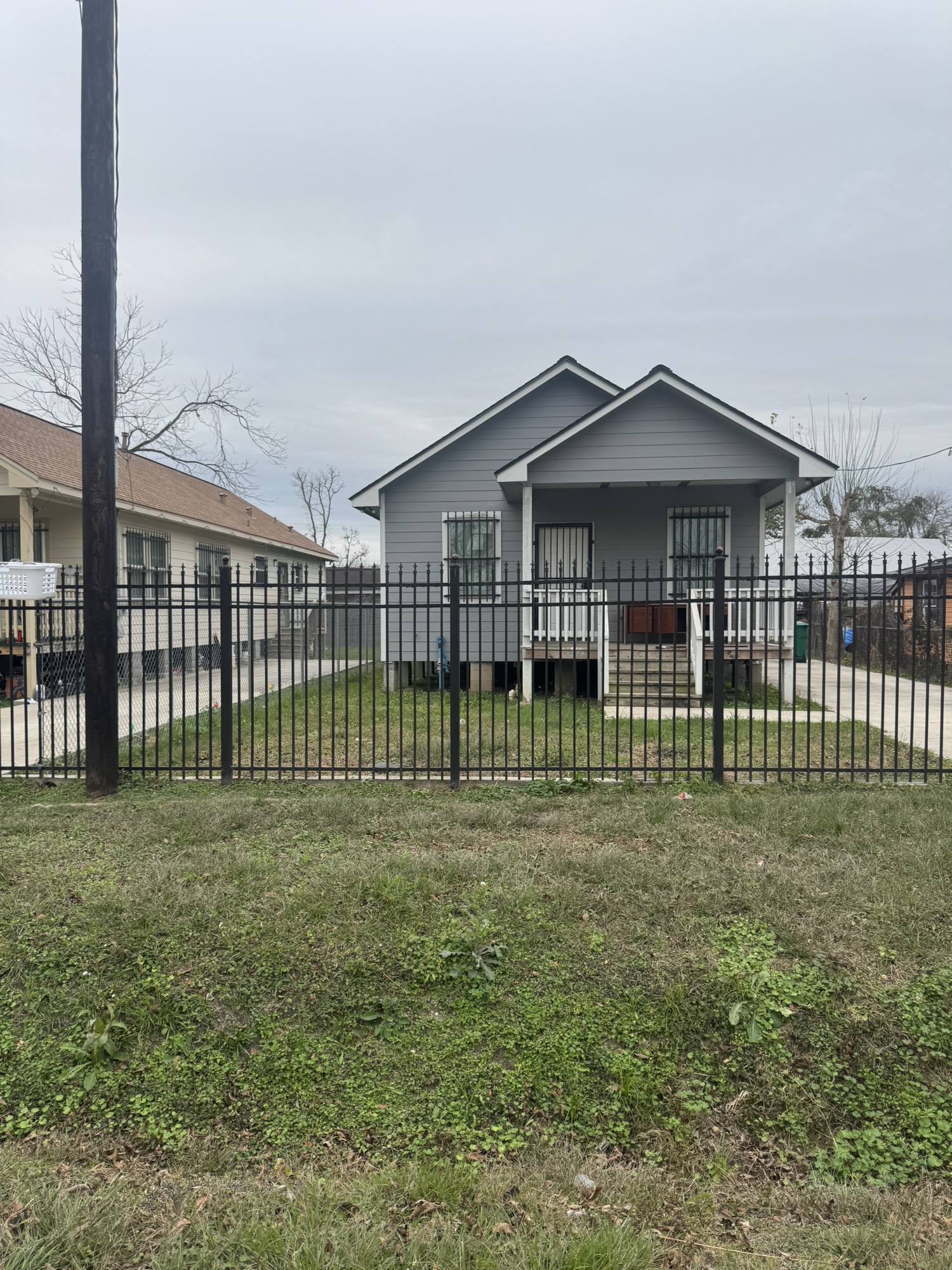 a view of a garden with a small yard