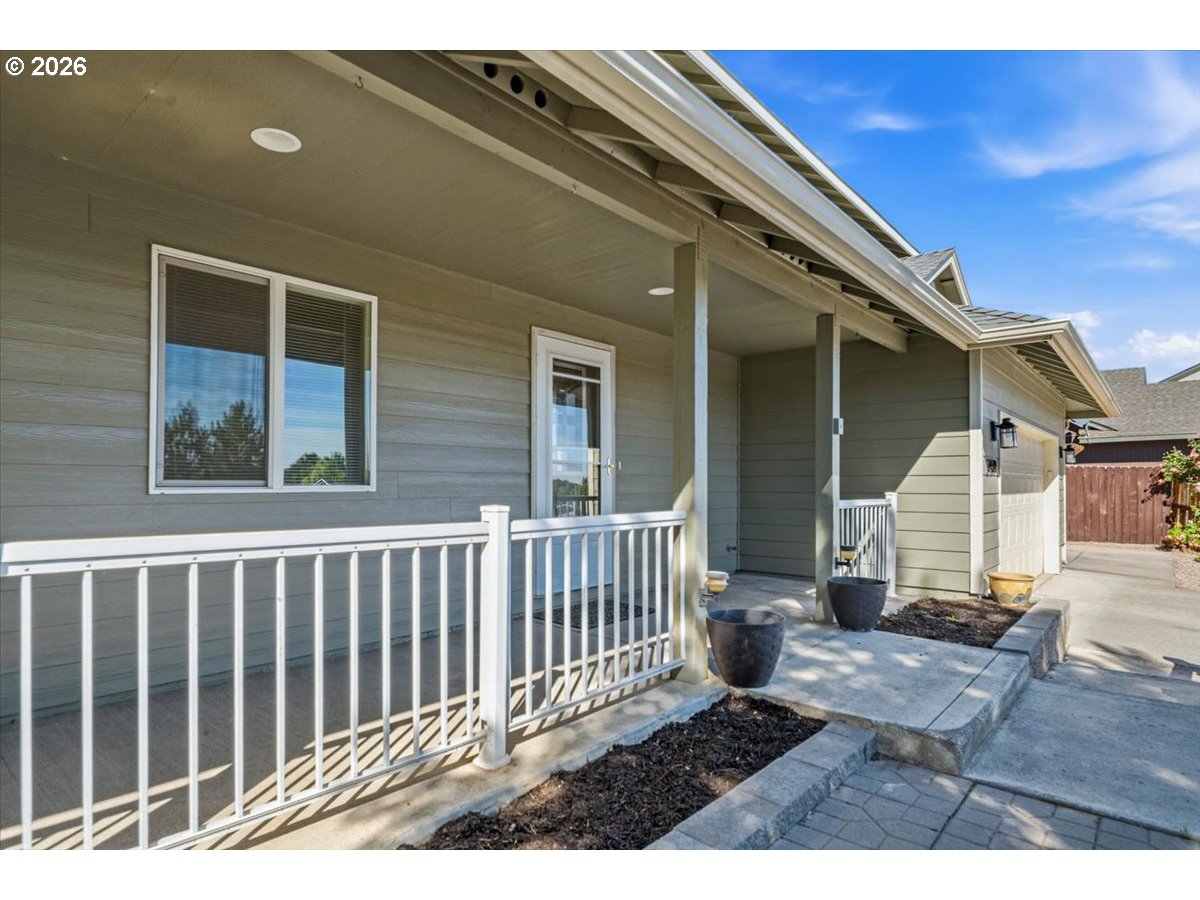 2439 Southwest 33rd Street Redmond, OR 97756 - Photo 3 of 40
