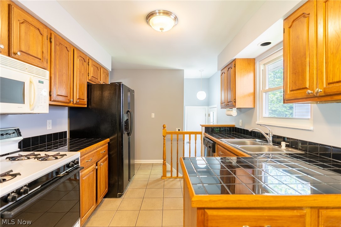 4177 Ridgeview Road Cleveland, OH 44144 - Photo 10 of 21 Gallery Image 10