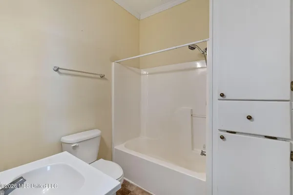 $1,000 | 2 West Lakeview Drive, Unit 4, Columbia, MS 39429