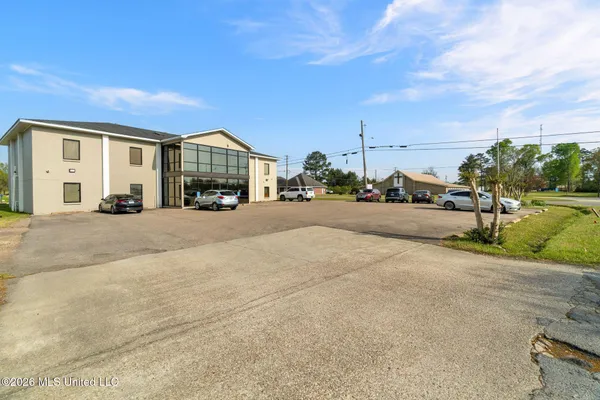 $1,000 | 2 West Lakeview Drive, Unit 4, Columbia, MS 39429
