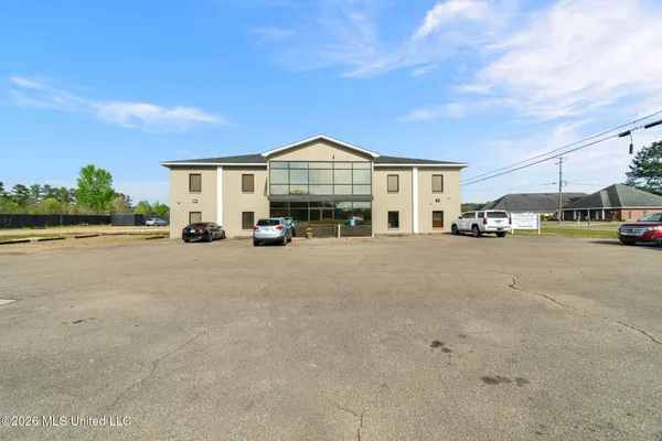 $1,000 | 2 West Lakeview Drive, Unit 4, Columbia, MS 39429