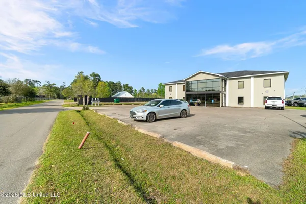 $1,000 | 2 West Lakeview Drive, Unit 4, Columbia, MS 39429
