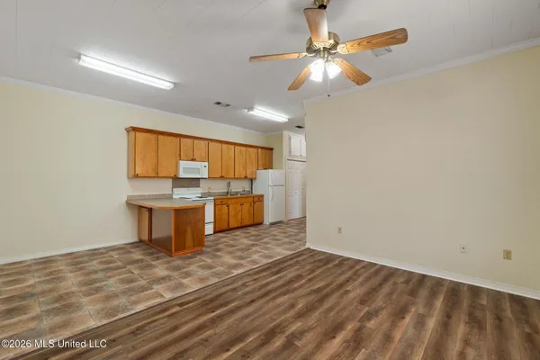 $1,000 | 2 West Lakeview Drive, Unit 4, Columbia, MS 39429