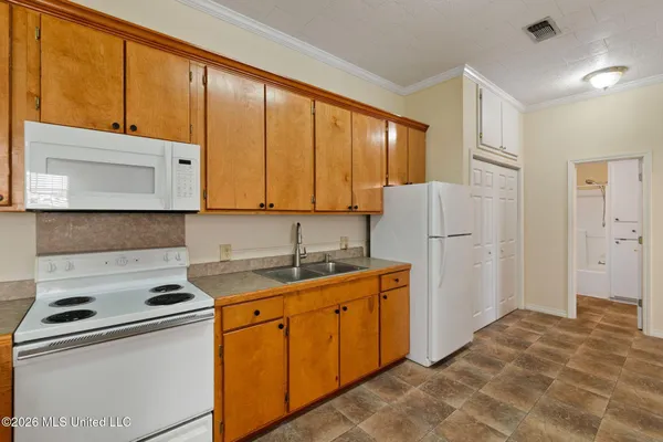 $1,000 | 2 West Lakeview Drive, Unit 4, Columbia, MS 39429