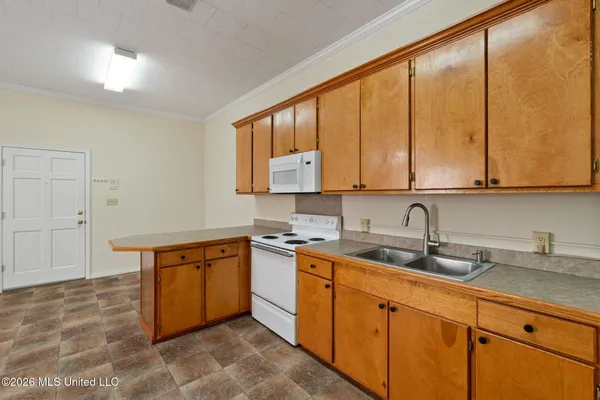 $1,000 | 2 West Lakeview Drive, Unit 4, Columbia, MS 39429