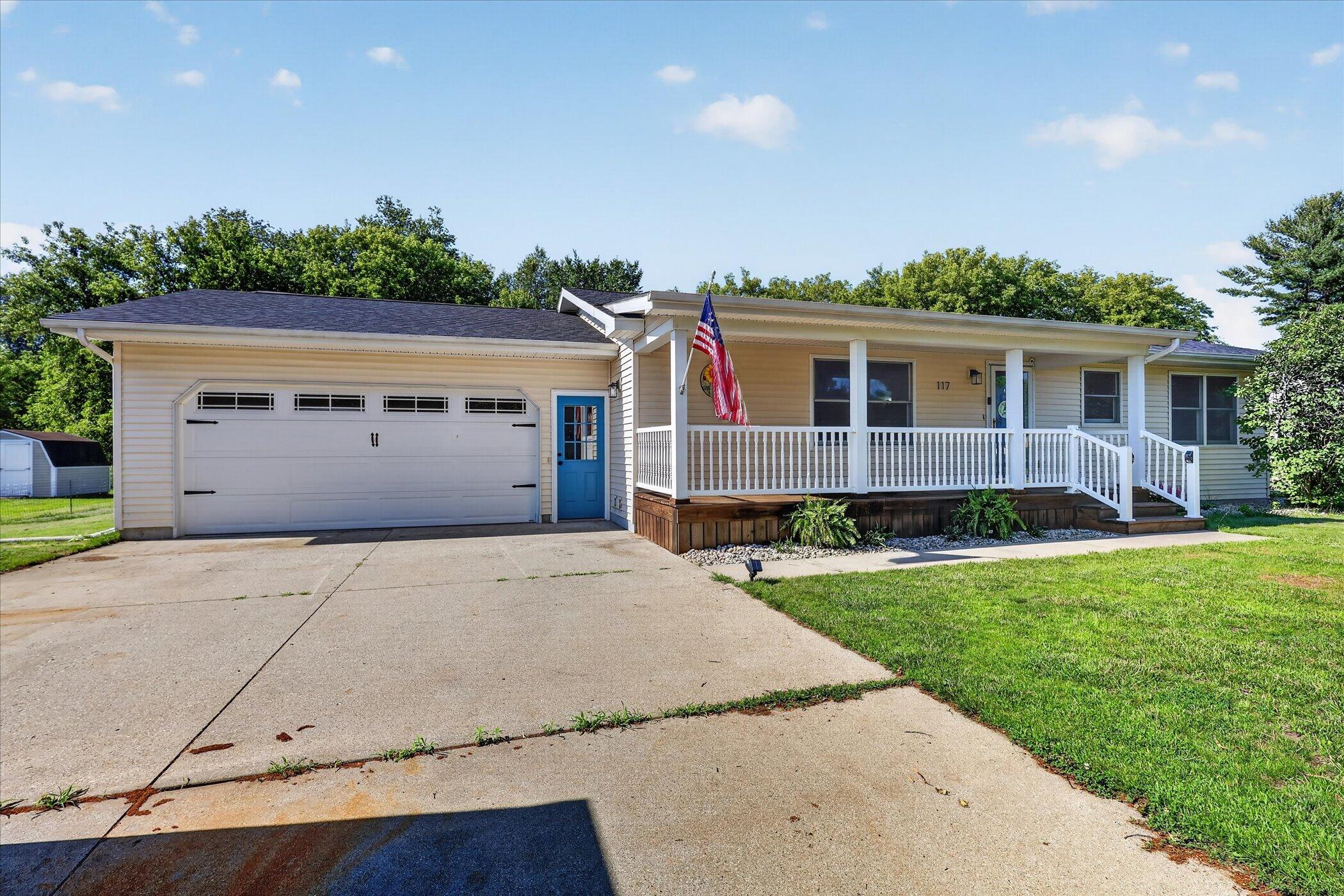 117 Charlotte Street Edmore, MI 48829 - Photo 3 of 44 Front
