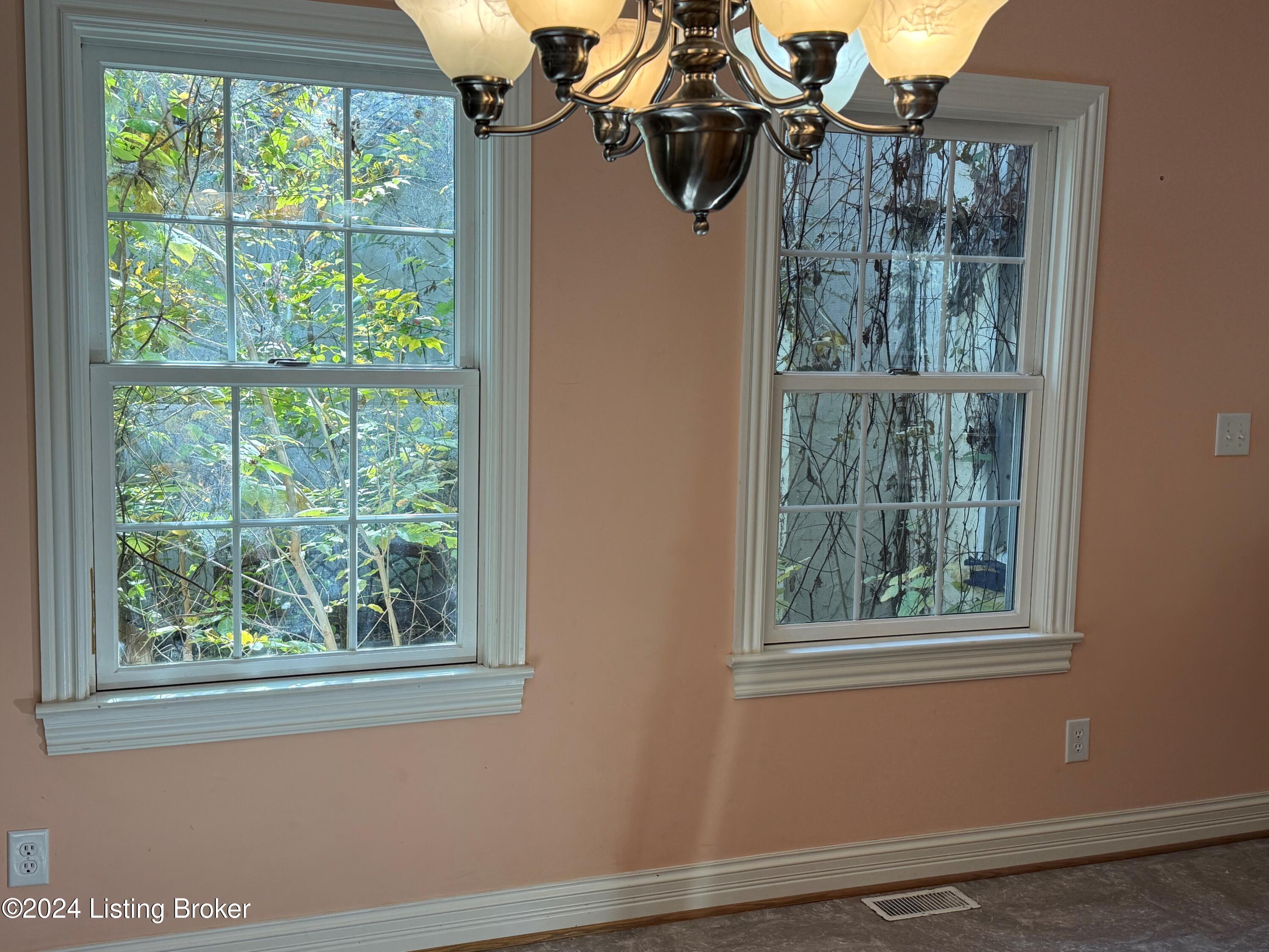 3207 Linnet Road Louisville, KY 40213 - Photo 12 of 26 55-View into 12x24 Atrium