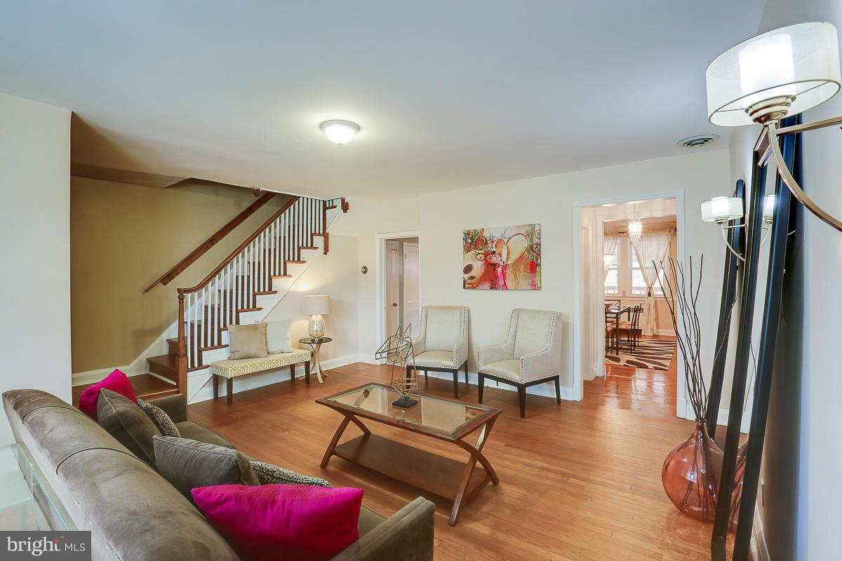 1524 Northgate Road Baltimore, MD 21218 - Photo 3 of 22 Living Room