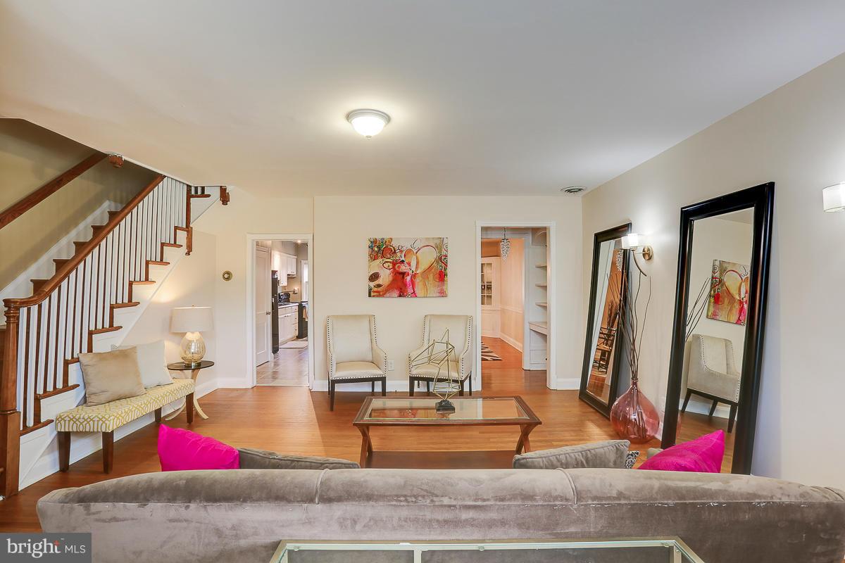 1524 Northgate Road Baltimore, MD 21218 - Photo 4 of 22 Living Room
