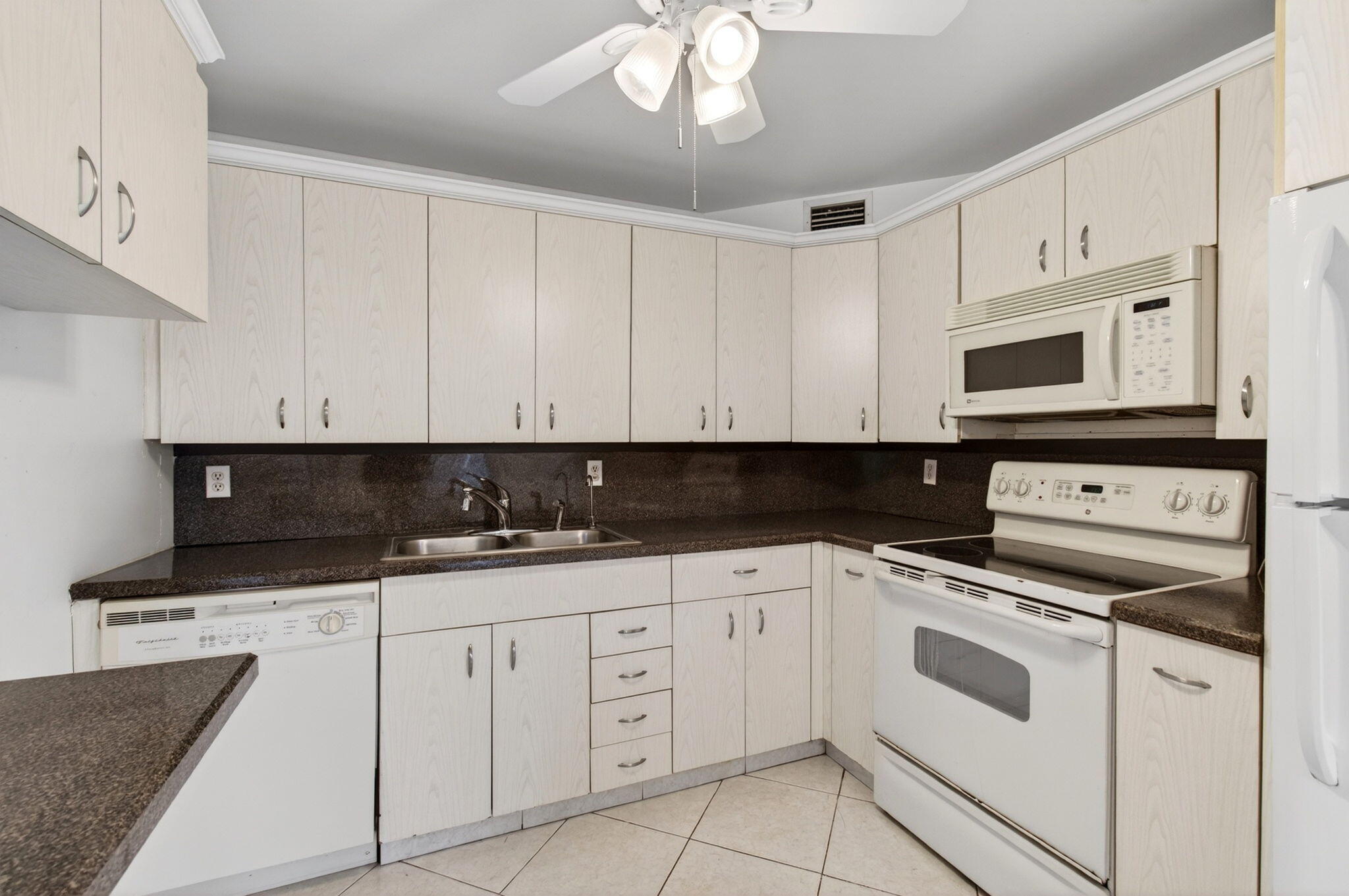 1009 Hythe A Boca Raton, FL 33434 - Photo 19 of 79 14-web-or-mls-DSC_3815