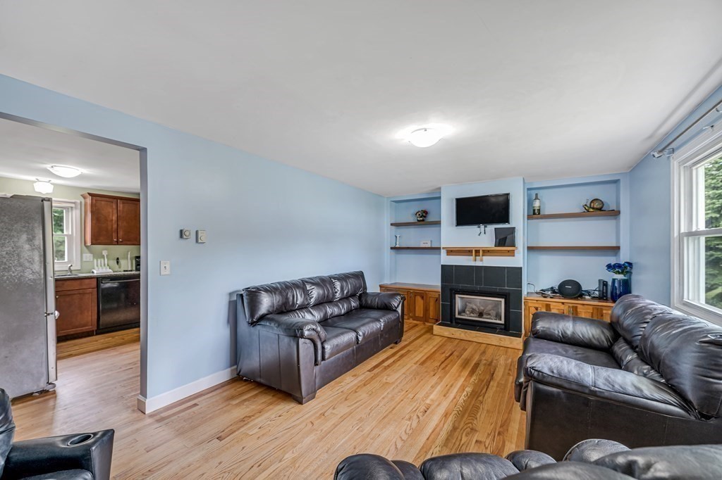 50 Albee Street Springfield, MA 01129 - Photo 7 of 33