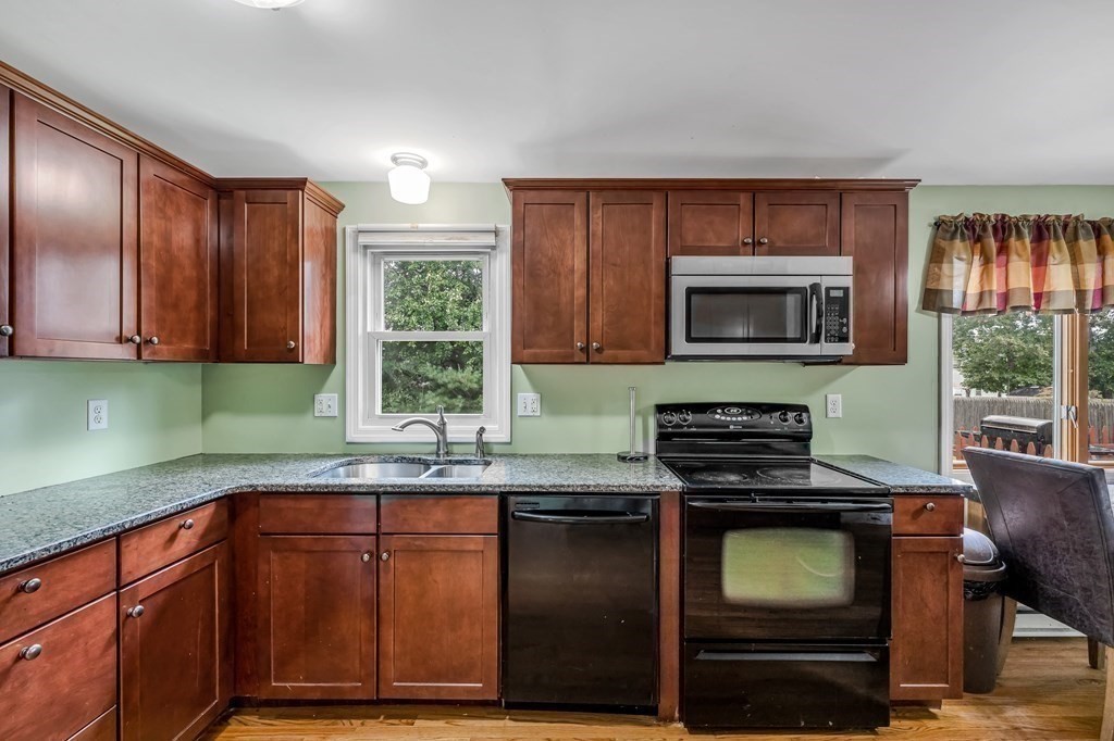 50 Albee Street Springfield, MA 01129 - Photo 9 of 33