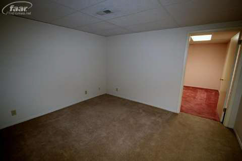 1239 Heatherwoode Road Flint, MI 48532 - Photo 42 of 59 20398158-41.JPG