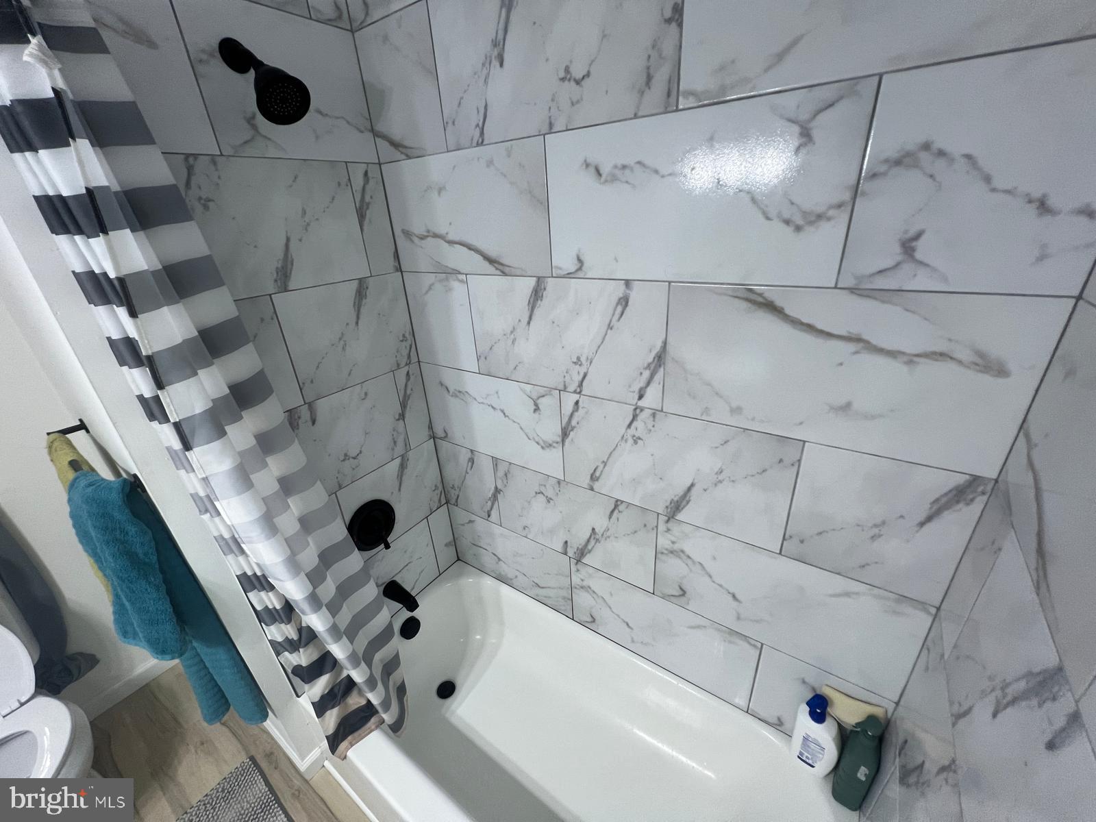 3711 10th Street Baltimore, MD 21225 - Photo 14 of 25 a bathroom with a bathtub