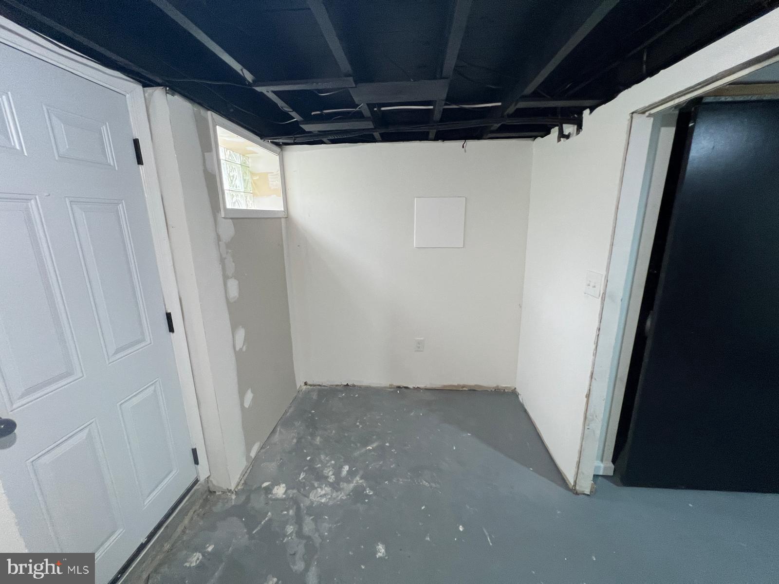 3711 10th Street Baltimore, MD 21225 - Photo 23 of 25 a view of hallway