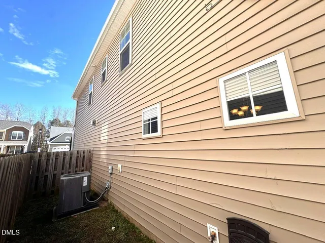 a view of a small white building