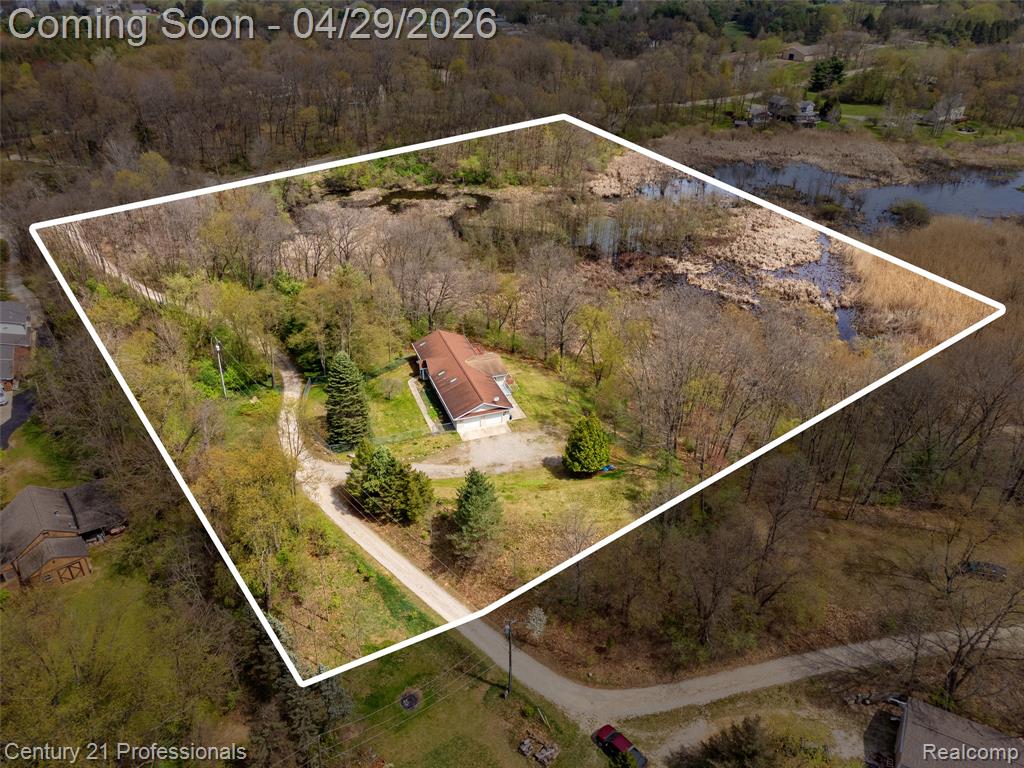 9200 Clyde Road Fenton, MI 48430 - Photo 3 of 58 Gallery Image 3