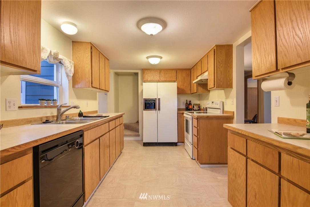 6408 Cady Road Everett, WA 98203 - Photo 8 of 22