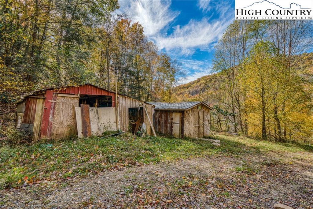 2518 Beaver Dam Road Vilas, NC 28692 - Photo 8 of 18 Gallery Image 8