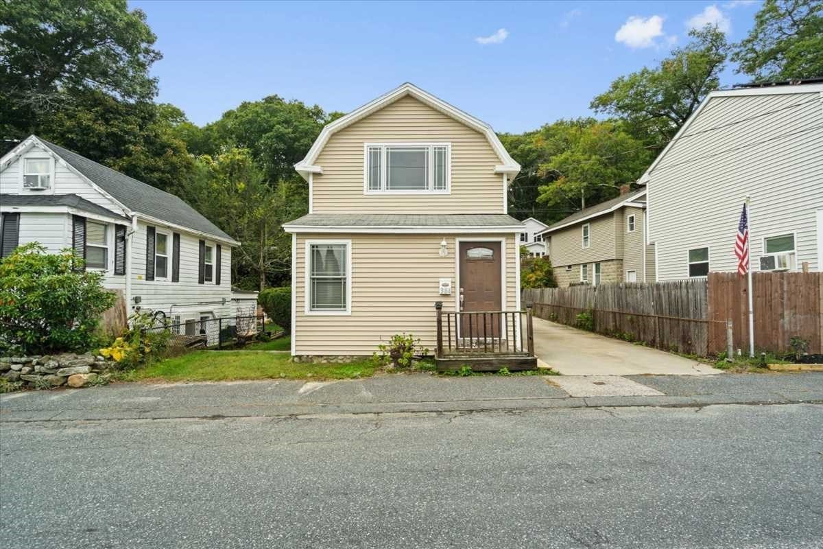 384 Bridle Path Worcester, MA 01604 - Photo 3 of 36 Gallery Image 3