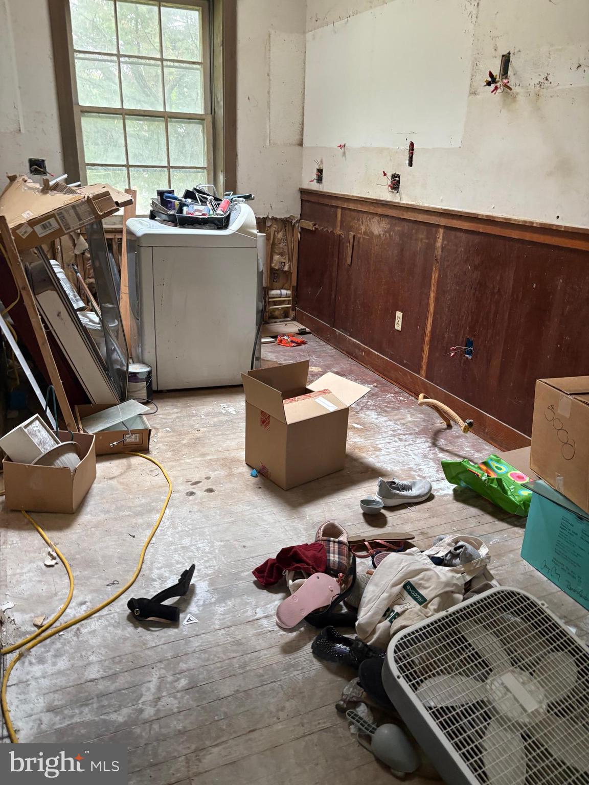 309 South Main Street Hurlock, MD 21643 - Photo 29 of 53 a room with furniture and a window
