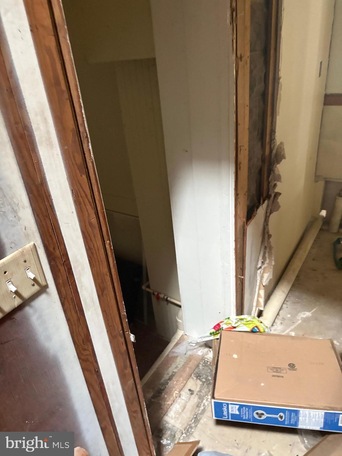 309 South Main Street Hurlock, MD 21643 - Photo 35 of 53 a view of a living room