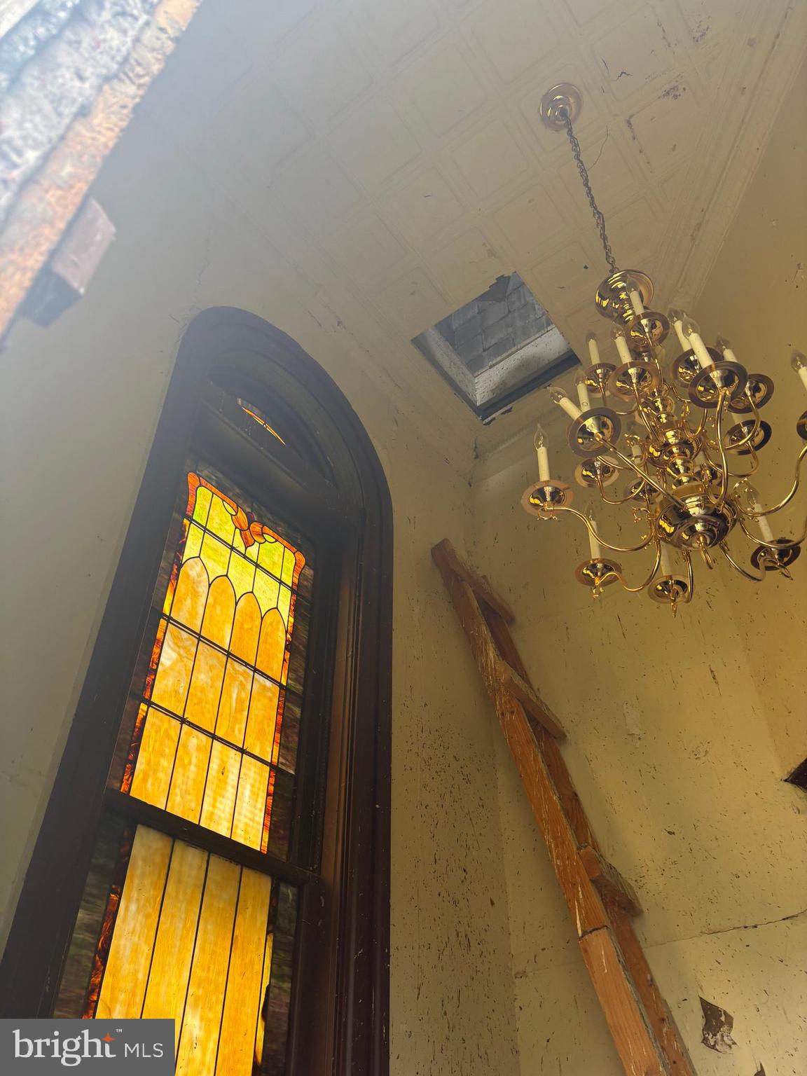 309 South Main Street Hurlock, MD 21643 - Photo 5 of 53 a bathroom with a window