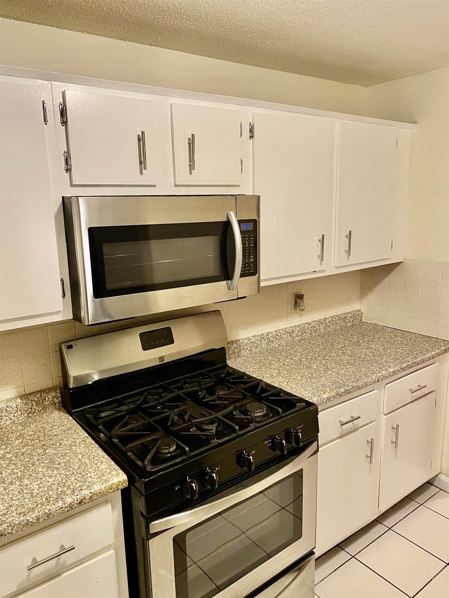 134 Mammoth Road, Unit 27 Hooksett, NH 03106 - Photo 8 of 19