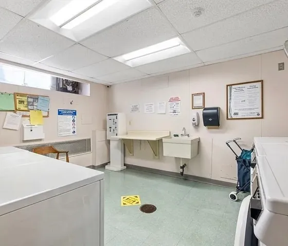 $3,850 | 20 Hammond Pond Parkway, Unit 305, Newton, MA 02467