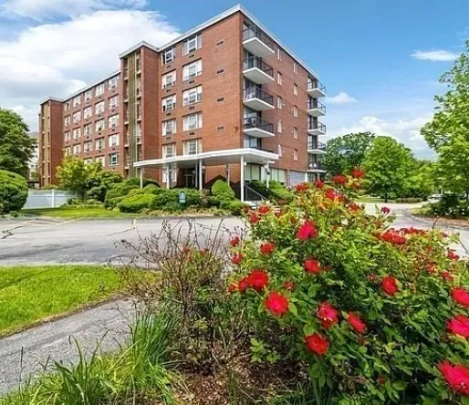 $3,650 | 20 Hammond Pond Parkway, Unit 305, Newton, MA 02467