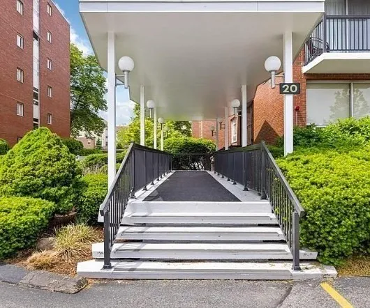 $3,650 | 20 Hammond Pond Parkway, Unit 305, Newton, MA 02467