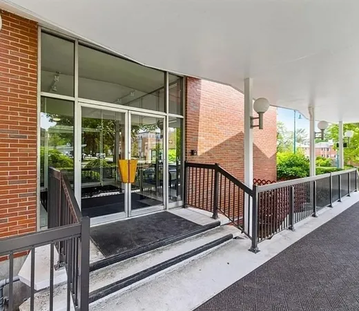 $3,650 | 20 Hammond Pond Parkway, Unit 305, Newton, MA 02467