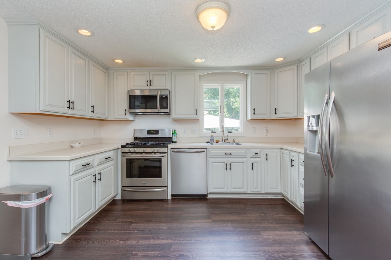 21 Partridge Road Dracut, MA 01826 - Photo 3 of 40 Gallery Image 3