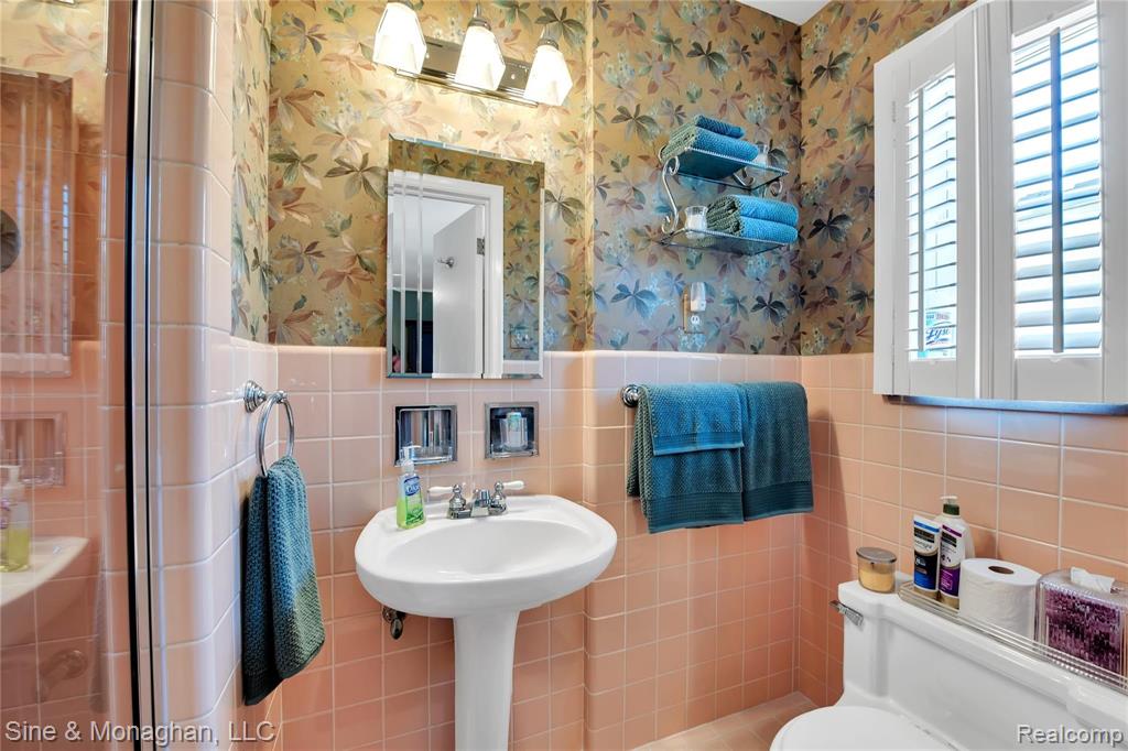 954 Harcourt Road Grosse Pointe Park, MI 48230 - Photo 34 of 46