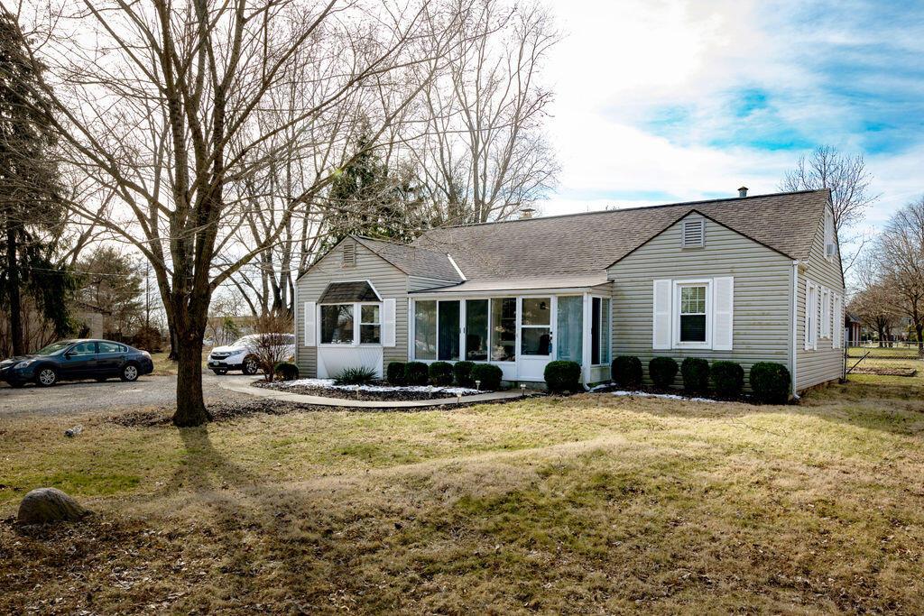 217 East Wilson Bridge Road Worthington, OH 43085 - Photo 4 of 24 Front