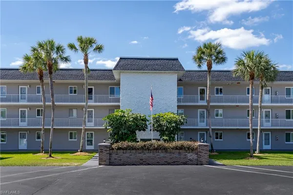 $1,800 | 5515 Rattlesnake Hammock Road, Unit 205, Naples, FL 34113