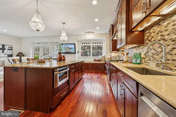 $1,900,000 | 816 South Veitch Street, Arlington, VA 22204
