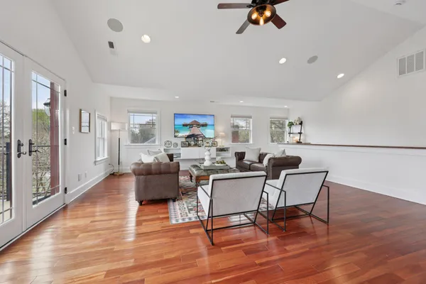 $1,900,000 | 816 South Veitch Street, Arlington, VA 22204
