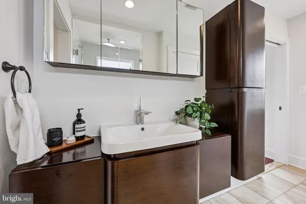 $1,900,000 | 816 South Veitch Street, Arlington, VA 22204